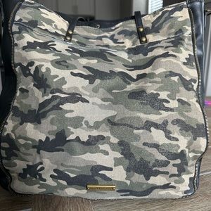 Madden girl CAMO tote